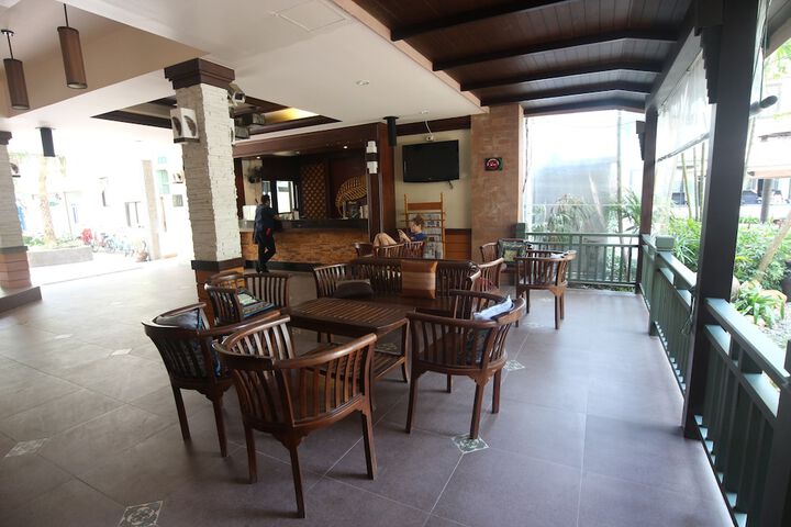 Hotel Lobby