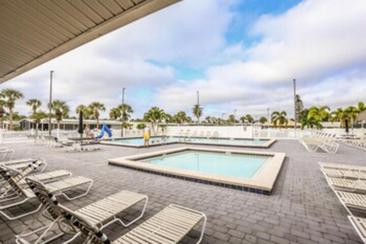 Pool 14 of 21