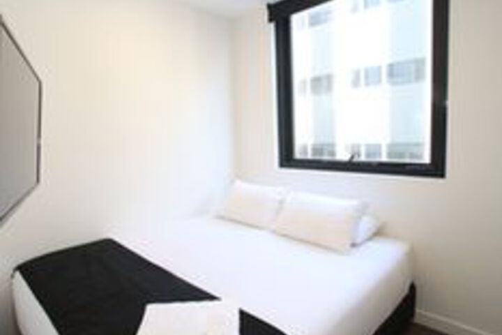 Room 4 of 12