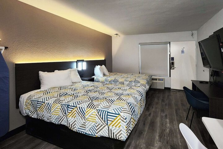 Room 12 of 38