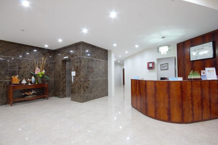 Entrance & Lobby