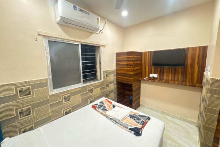 Room 6 of 12