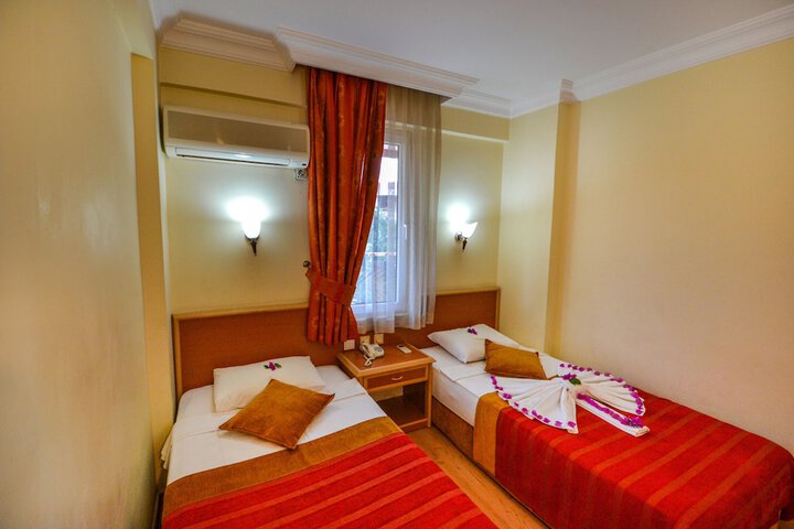 Room 3 of 37
