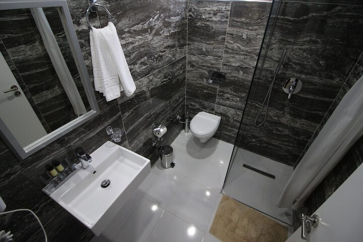 Room 33 of 44