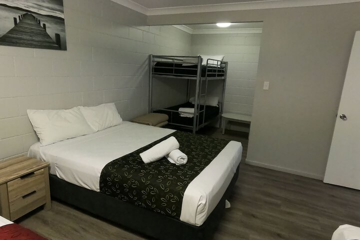 Room 33 of 91