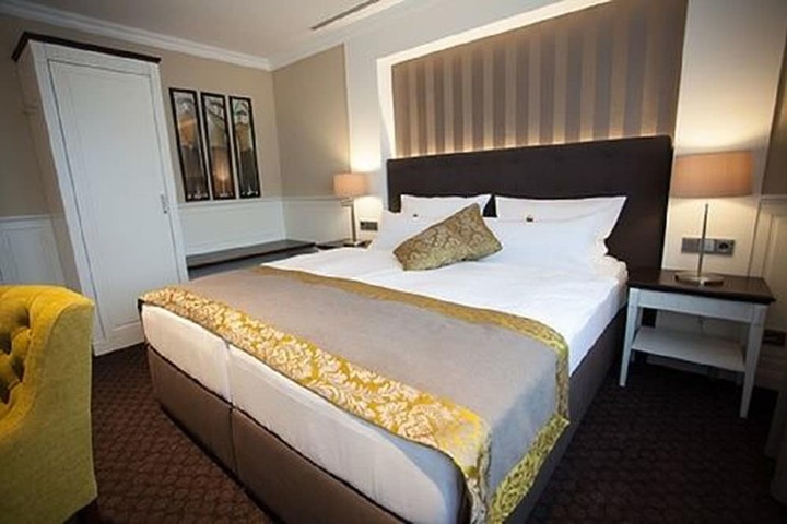 Room 3 of 16