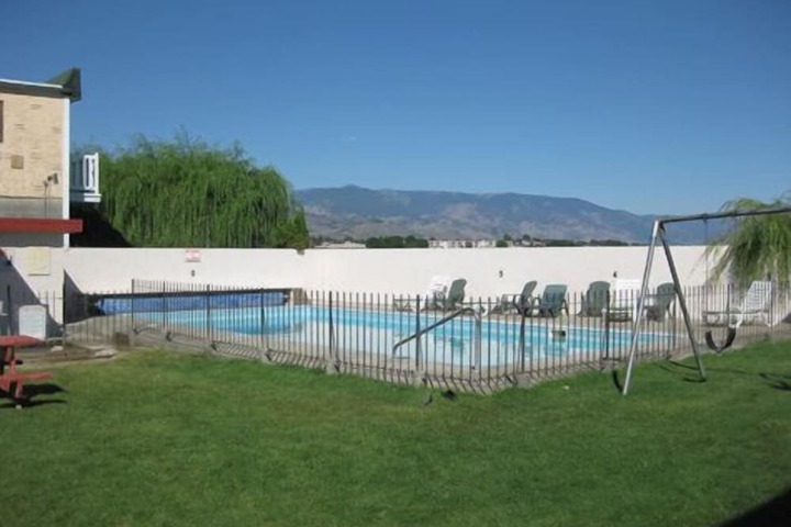 Pool 15 of 38