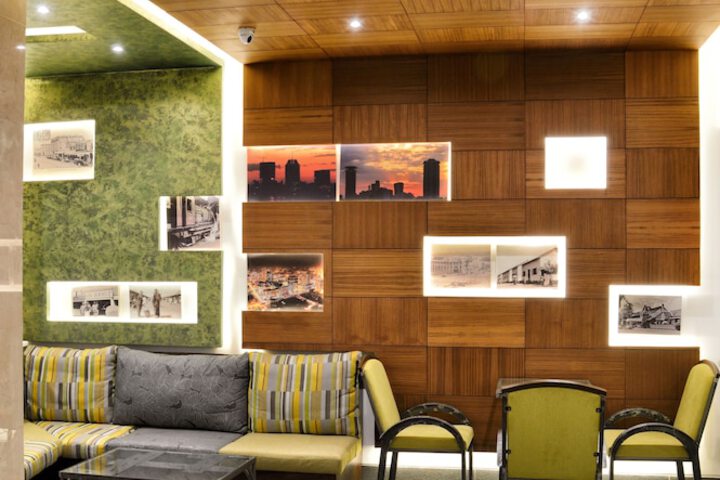 Lounge 88 of 102