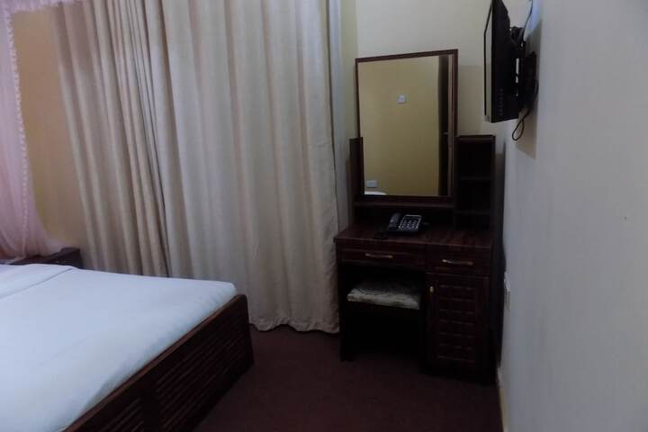 Room 8 of 15