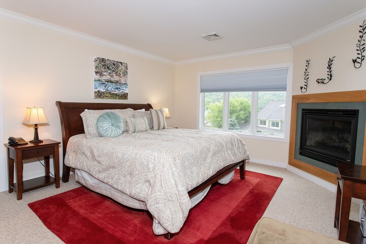 Deluxe King Bed (50 of 119)