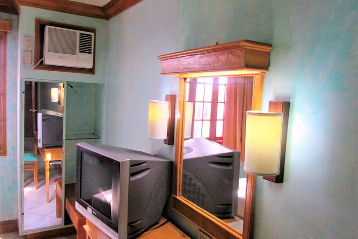 Room 28 of 39