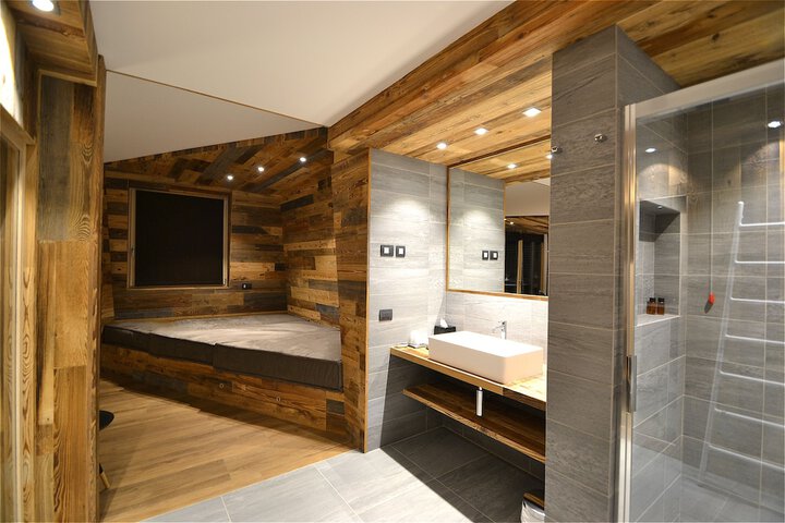 Room 42 of 60