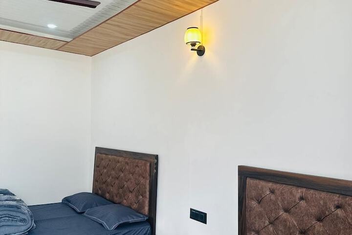 Room 9 of 26