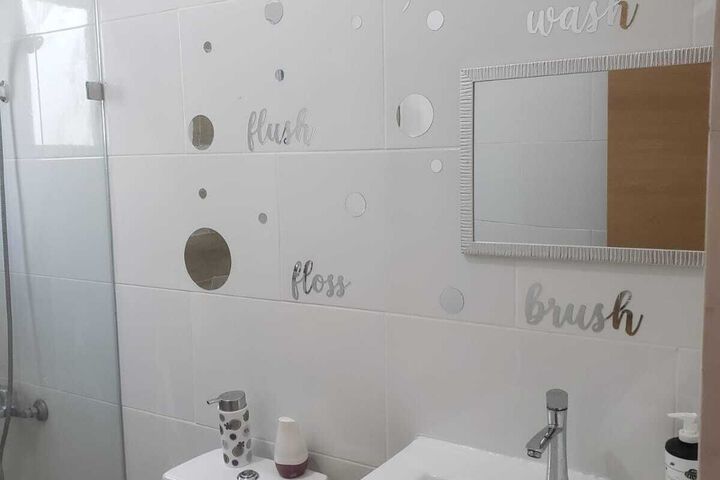Room 4 of 86