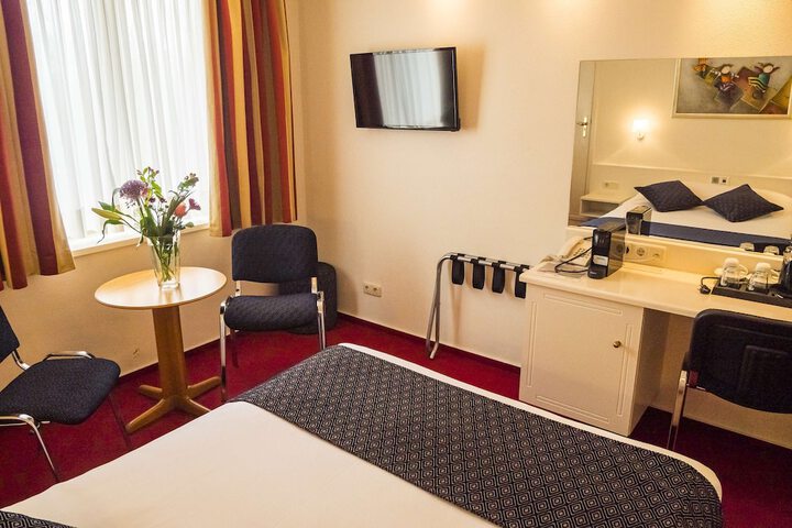 Room 30 of 105