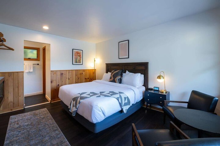 Superior King Bed (5 of 21)