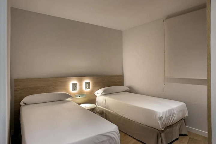 Room 4 of 6