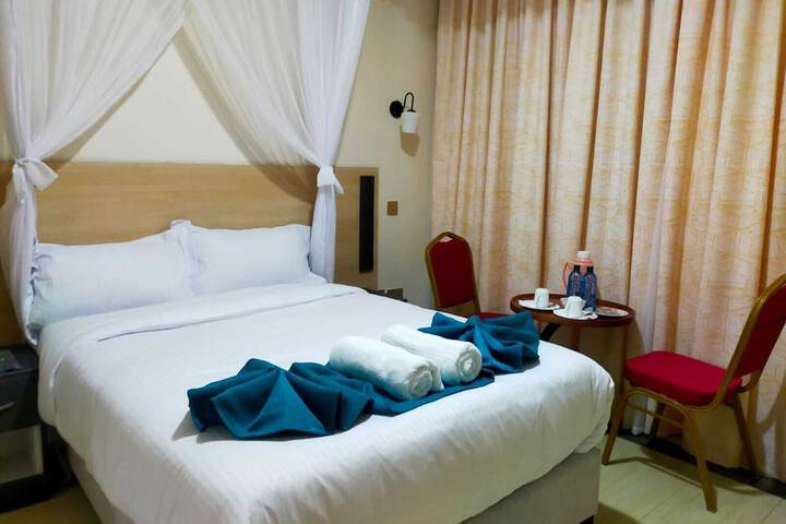 Room 3 of 7