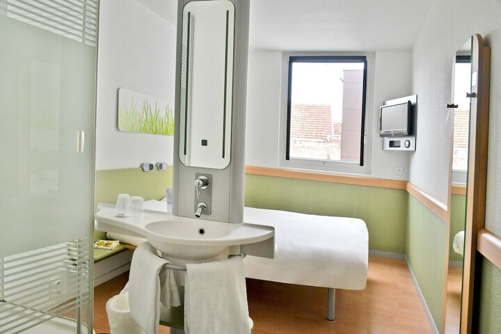 Room 5 of 46
