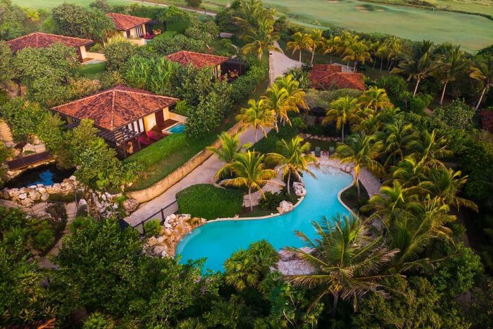 Hotel with Pool