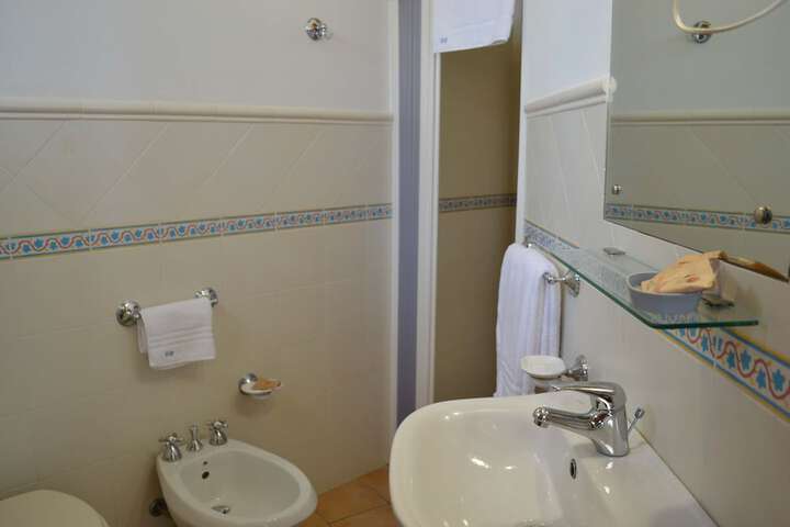 Room 40 of 48