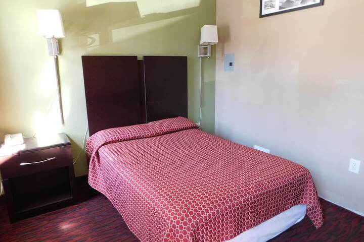 Room 7 of 33