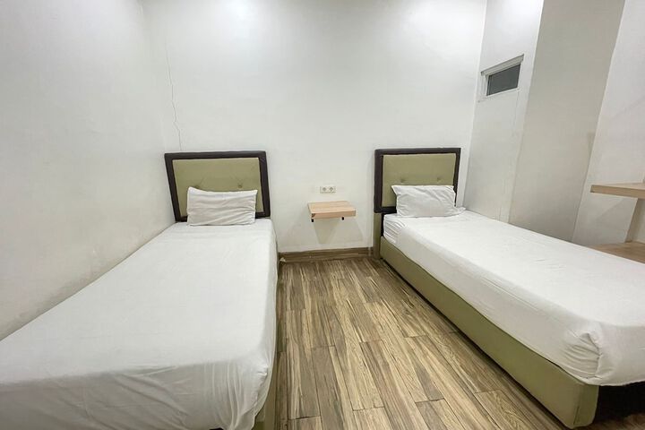 Room 11 of 35