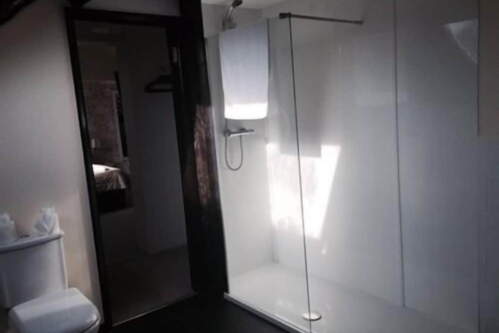 Room 5 of 15