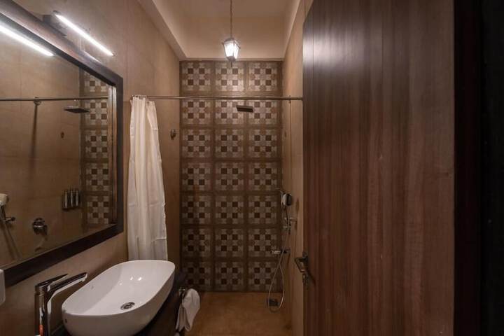 Room 48 of 76