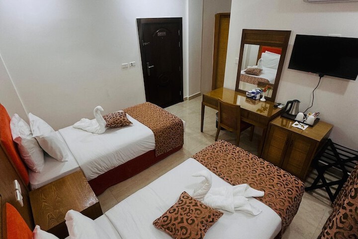 Room 9 of 27
