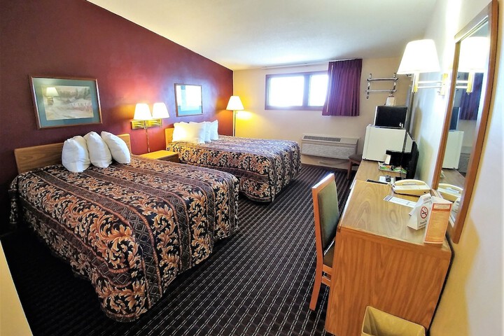2 Double Beds (9 of 19)