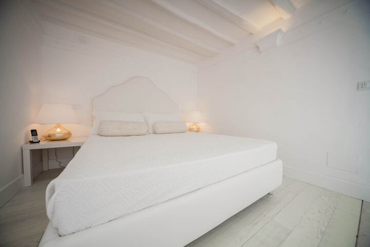 Room 5 of 44
