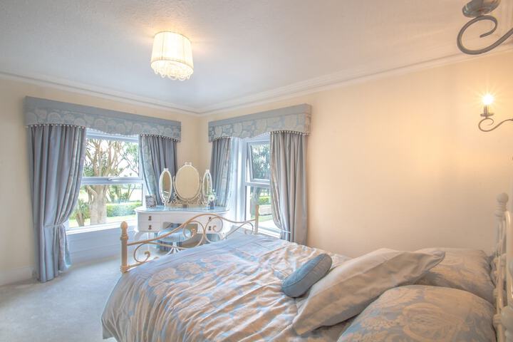 Room 2 of 35
