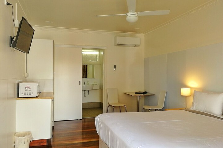 Room 7 of 42