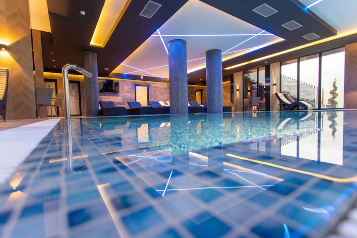 Pool 35 of 78