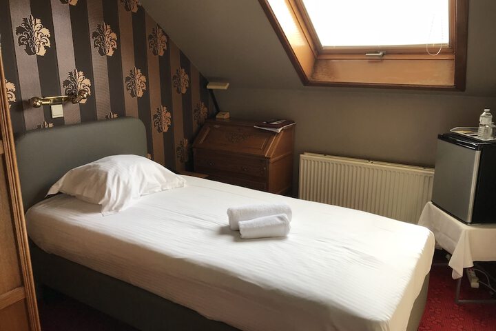 Room 9 of 47