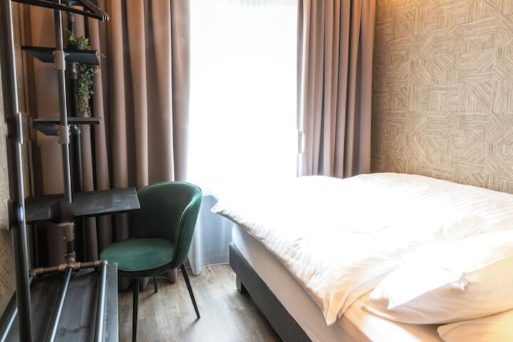 Room 15 of 65