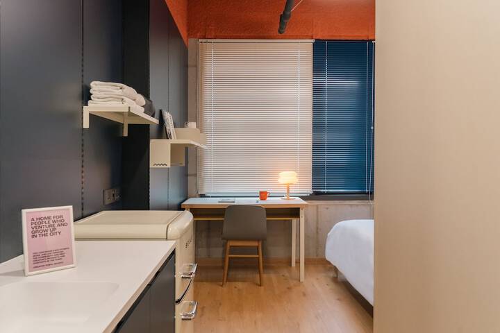Room 46 of 111