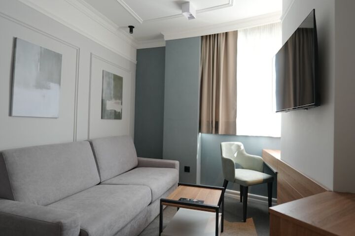Room 12 of 38