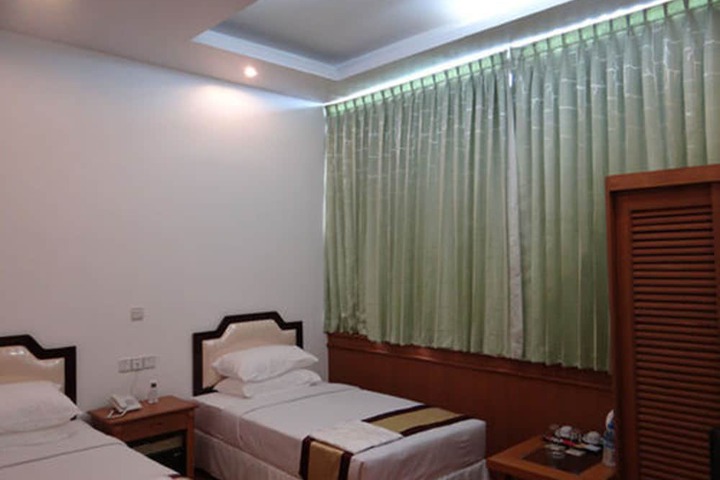 Room 10 of 26