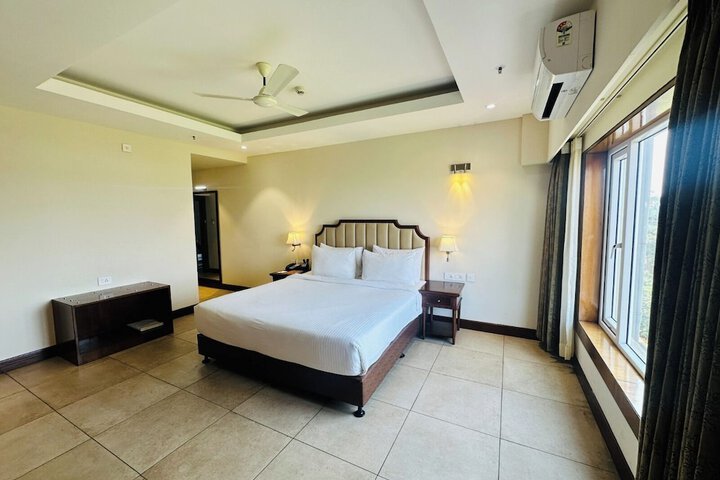 Room 2 of 8