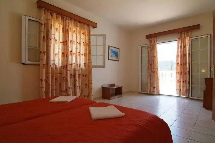 Room 8 of 9