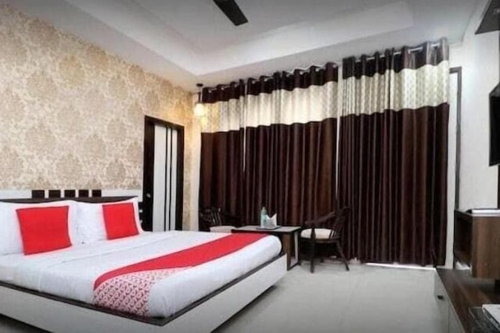 Room 4 of 7