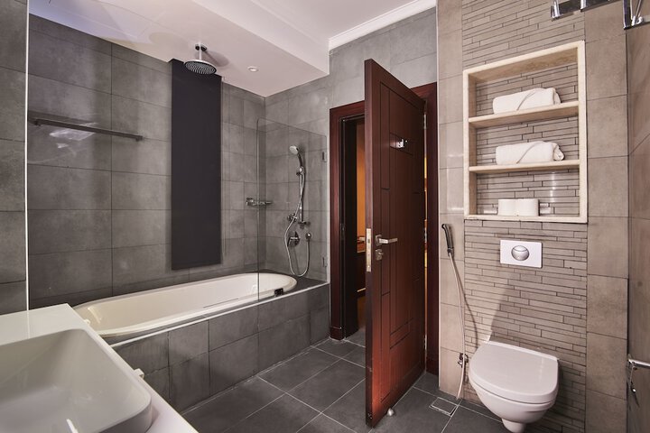 Room 9 of 20