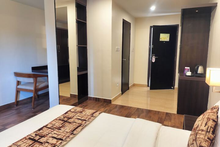 Room 9 of 11