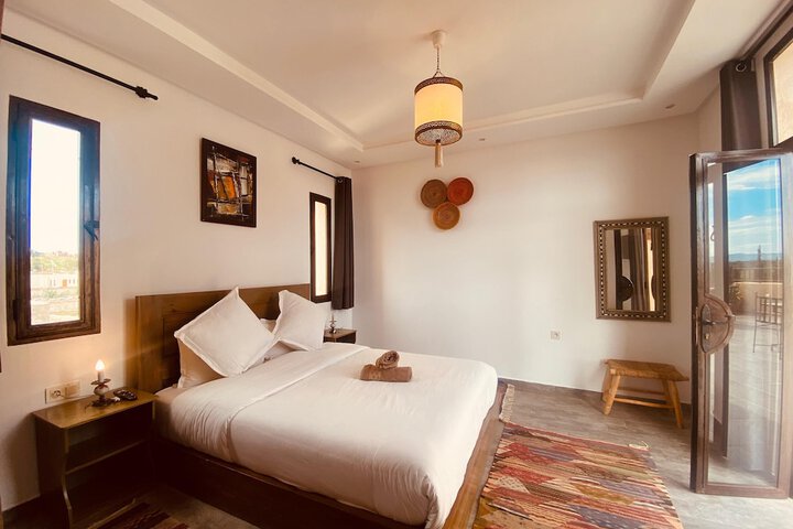Room 53 of 153