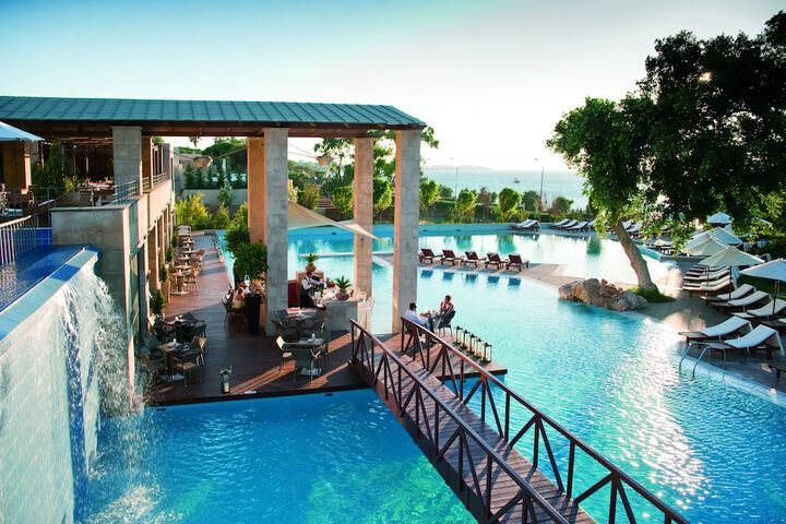 Pool 73 of 153