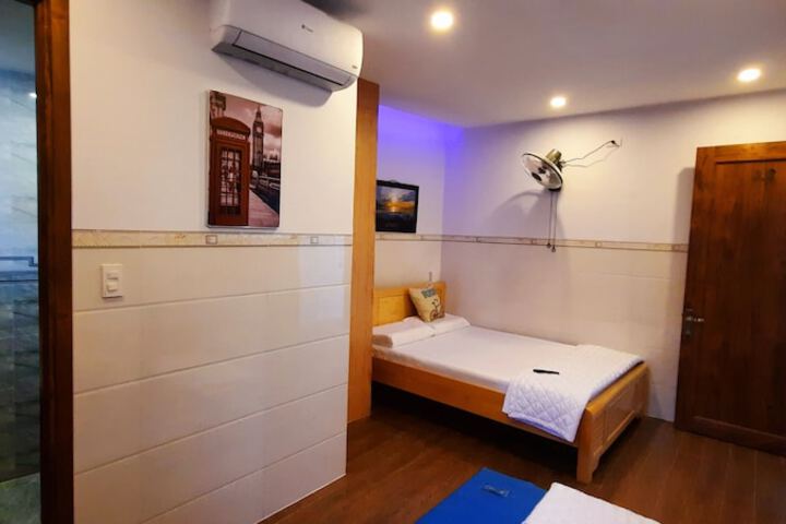 Room 8 of 73