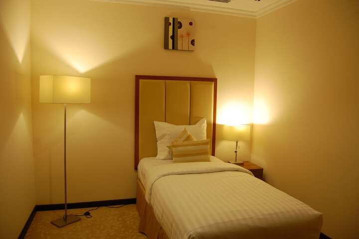 Room 13 of 34