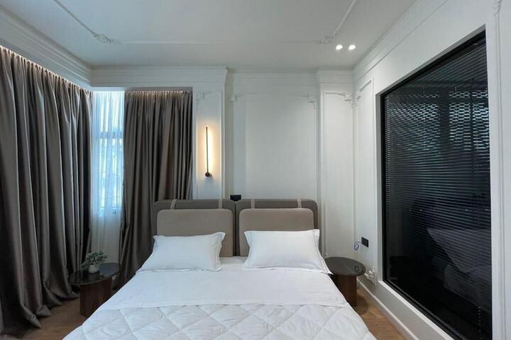 Room 10 of 30